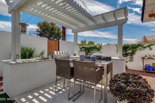 4013 49 Pl, Phoenix AZ 85018-2965 exterior