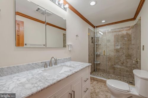 3405 Sunny Vw, Alexandria VA 22309-1911 exterior