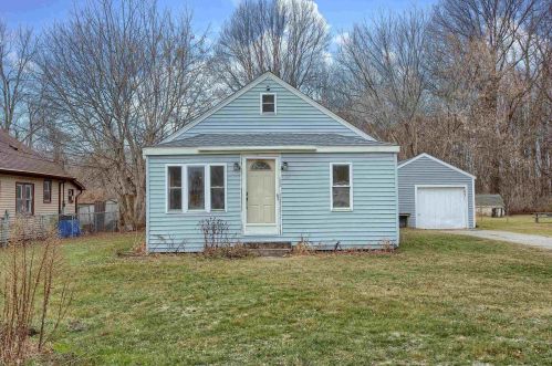 9530 Estergreen St, Algonac, MI 48001-4324