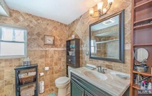 35 Orchard St, Teaneck NJ  07666-5001 exterior