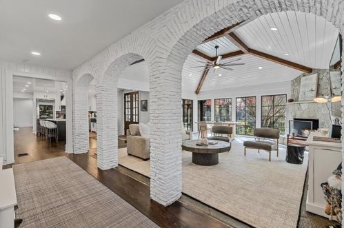 172 Blackland Dr, Atlanta GA  30342-4404 exterior