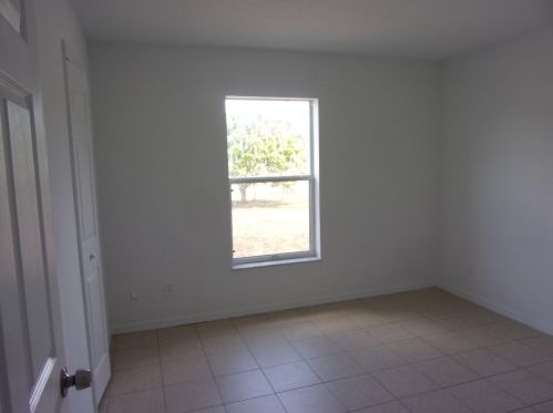 1407 Grapeland Ave, Fort Pierce FL 34952-4951 exterior