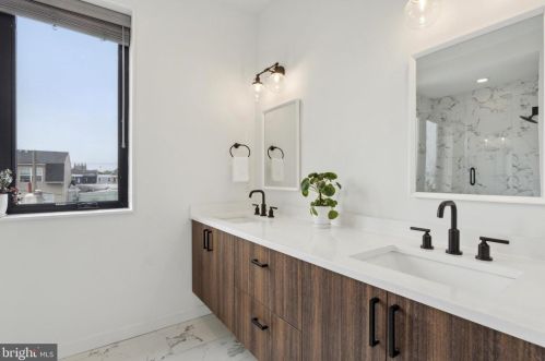 2526 Gordon St, Philadelphia PA 19132-4217 exterior