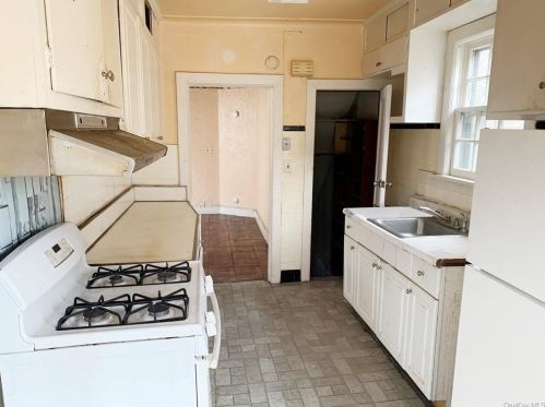 158 10th Ave, Mount Vernon NY 10550-4304 exterior