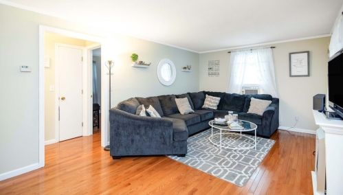 79 Harkness Ave, Springfield, MA 01118-2108