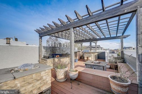 985 6th St, Philadelphia PA  19123-1405 exterior