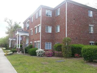 100 Lochaven Dr, Charleston SC  29414-5891 exterior