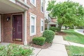 1623 Emerson Cir, Rochester, MI 48307-5614