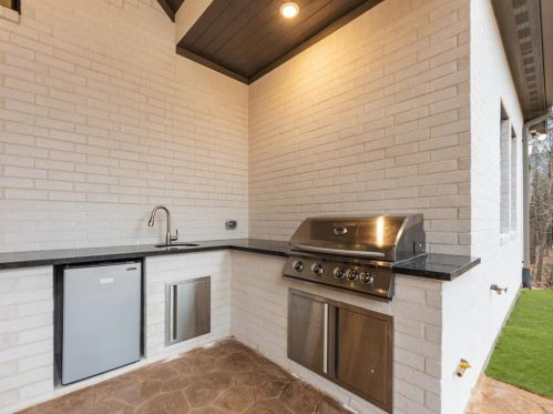 15664 Connie Ln, Montgomery TX 77316-5431 exterior