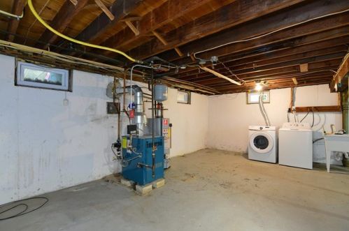 41 4th St, Providence RI 02906-3756 exterior