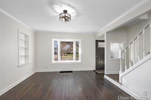 1154 Lakeside Dr, Grand Rapids MI 49503-3812 exterior