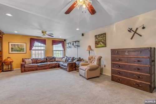 22 Amethyst Ln, Paterson NJ 07501-3364 exterior