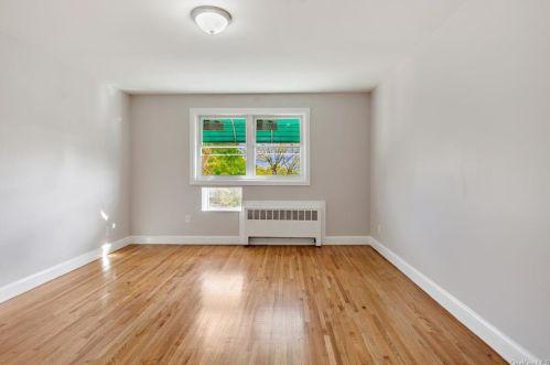 3846 Amundson Ave, Bronx NY 10466-5920 exterior