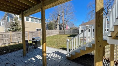 44 Annandale Rd, Middletown RI 02840-3676 exterior