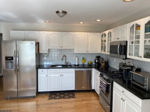 32 Haver Farm Rd, Clinton NJ 08809-2602 exterior