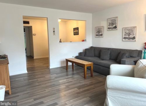 2053 Jason Dr, Huntingdon Valley PA  19006-1736 exterior