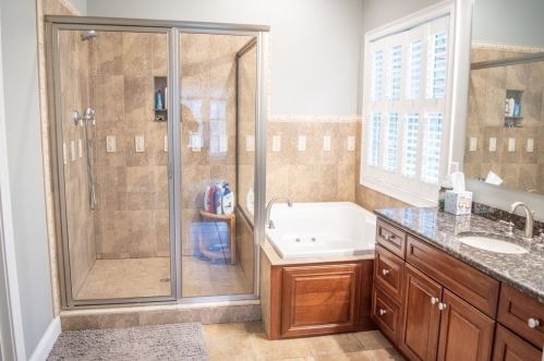 2 Camelot Dr, Worcester MA 01602-1318 exterior