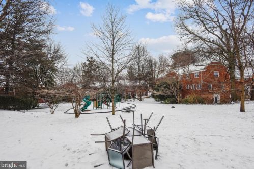 3555 Martha Custis Dr, Alexandria VA 22302-2003 exterior