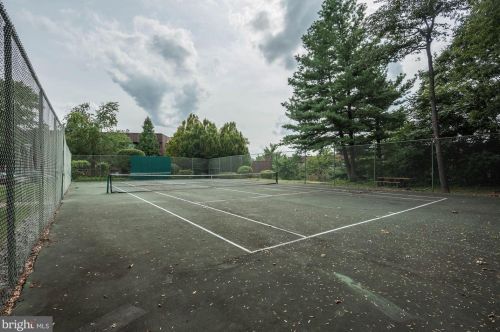 104 Roberts Ln, Alexandria VA 22314-5349 exterior