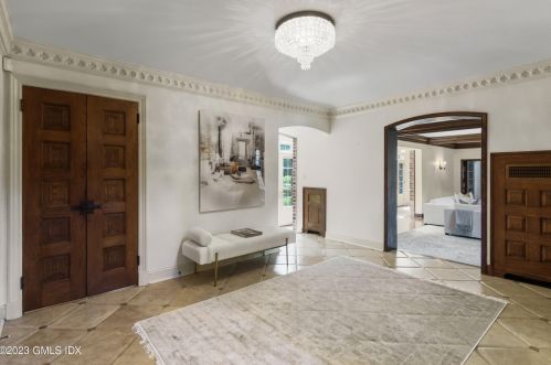 33 Midwood Rd, Greenwich CT 06830-3800 exterior