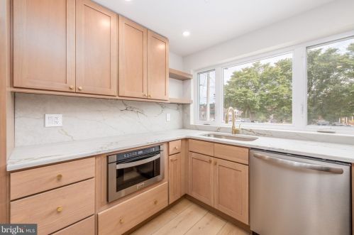 3172 18 St, Philadelphia PA 19145-5412 exterior