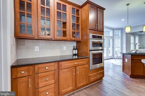 1339 Mayflower Dr, Mc Lean VA 22101-5612 exterior