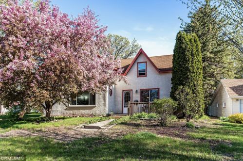 906 2nd St, Princeton, MN 55371-1510