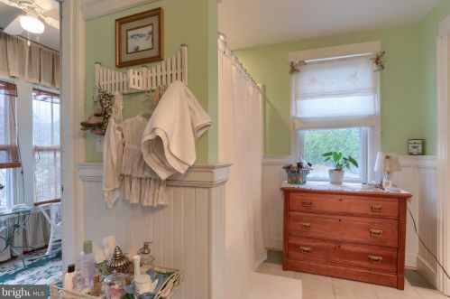 273 Main St, Hummelstown PA 17036-1721 exterior