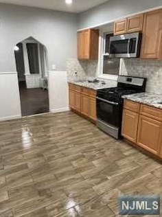 164 8th Ave, Paterson NJ 07506-1523 exterior