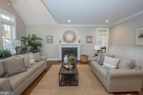 323 Abbey Rd, Berwyn PA 19312-1830 exterior