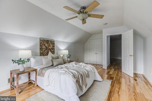 213 Creek Valley Ln, Rockville MD  20850-5603 exterior