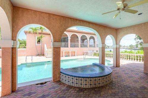 4150 Gulf Shore Blvd, Naples FL 34103-3415 exterior