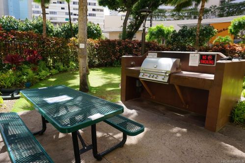 1800 Kaioo Dr, Honolulu HI 96815-1009 exterior