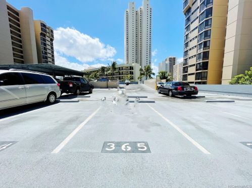 5080 Likini St, Honolulu HI  96818-2380 exterior