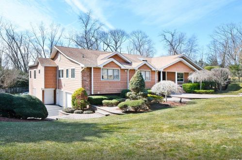 6 Lisa Dr, Huntington Station, NY 11746-5104