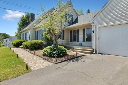 24 Roland St, Enfield, CT 06082-5716