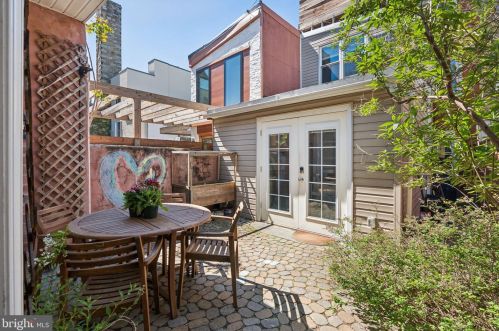 1527 Berks St, Philadelphia PA  19125-2801 exterior