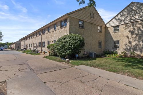 4922 Shoreland Ave, Milwaukee, WI 53217-5823