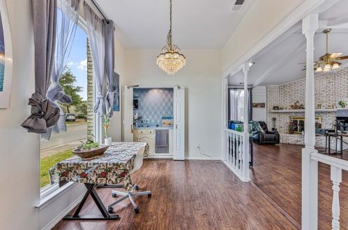 6801 Anglebluff Cir, Dallas TX 75248-4140 exterior