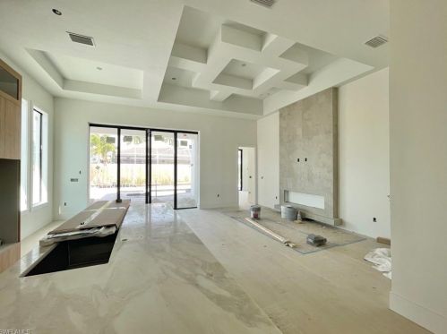 681 93 Ave, Naples FL 34108-2438 exterior