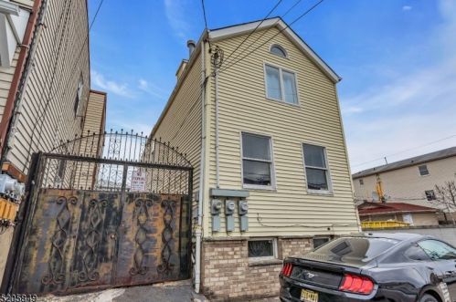 108 Pennington St, Newark, NJ 07105-1011