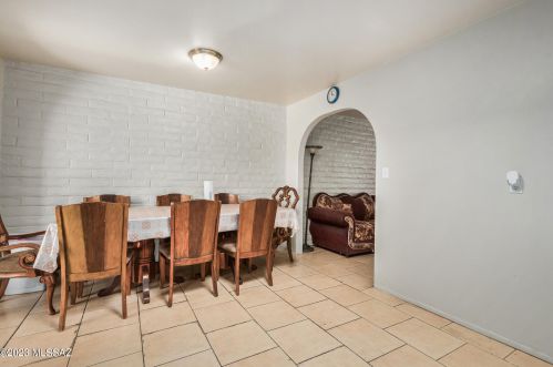 6742 Hawk Dr, Tucson AZ 85730-3247 exterior