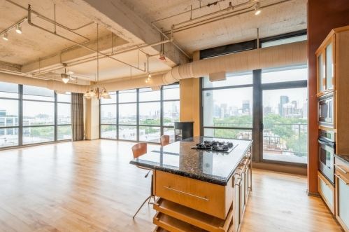 1530 State St, Chicago IL  60605-2964 exterior