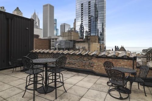 6 Monroe St, Chicago IL  60603-2701 exterior