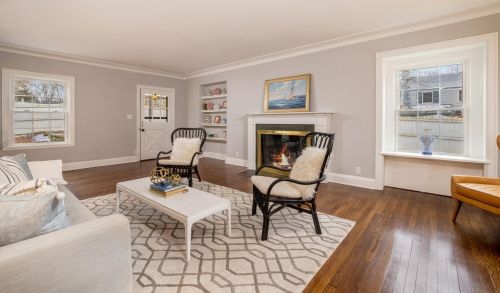 405 Daphne Rd, Milwaukee WI  53217-4242 exterior