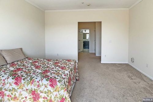 303 Cleveland Ln, Rockaway NJ 07866-5803 exterior