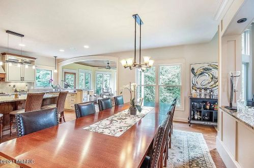 642 Chancellor Dr, Wyoming MI 49418 exterior