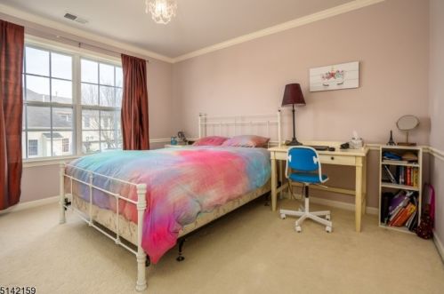 60 Crestview Dr, Clinton NJ 08809-2049 exterior