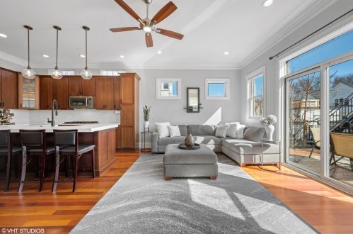 2447 Winona St, Chicago IL 60625-1831 exterior