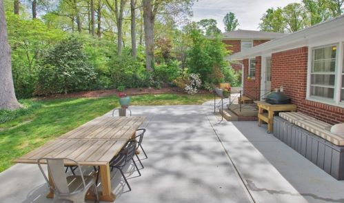 1146 Beech Hvn Rd, Atlanta GA 30324-3804 exterior